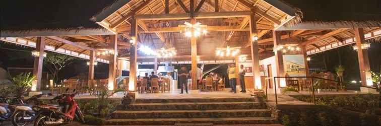 Bangunan The Acacia Glamping Park