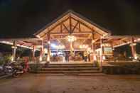 Bangunan The Acacia Glamping Park