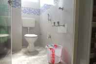 Toilet Kamar Ferdin Home Stay