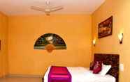 Kamar Tidur 2 Panchsheel Dhaba Hotel