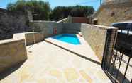 Swimming Pool 4 Casas de piedra con piscina