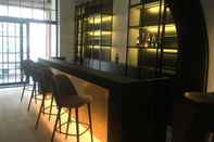 Bar, Kafe, dan Lounge Hotel Monarc