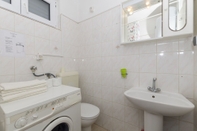 In-room Bathroom Apartments Davorka