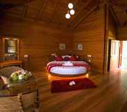 Kamar Tidur 4 LakeRose Wayanad Resort