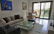 Ruang Umum 3 Luxurious flat with private garden