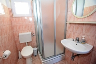 In-room Bathroom Apartment Toma