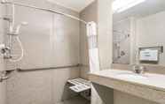 In-room Bathroom 4 Wingate by Wyndham Moab