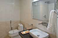 In-room Bathroom Hayer Regency