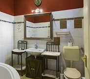 In-room Bathroom 3 Santico Art Hotel and Hostel