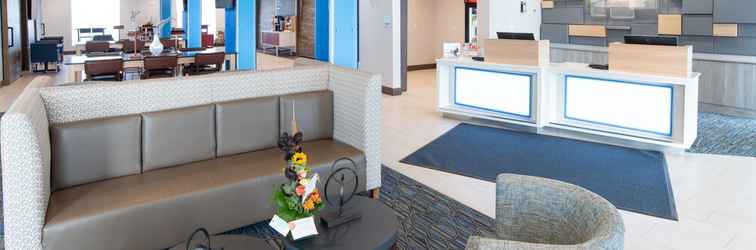 Lobby Holiday Inn Express & Suites North Battleford, an IHG Hotel
