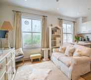 Common Space 2 Charming Chelsea Home by the River Thames