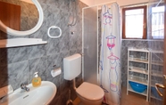 In-room Bathroom 2 Apartments Marica