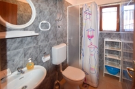 In-room Bathroom Apartments Marica