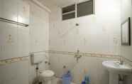 In-room Bathroom 7 Vinayak Hotel