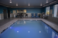 Swimming Pool Hampton Inn & Suites Portland West