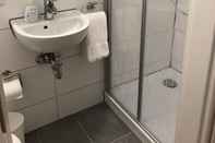 In-room Bathroom Self Check-In Herrenhaus Katzwang