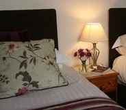 Kamar Tidur 5 Mandeley Guest House