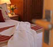 Kamar Tidur 4 Mandeley Guest House