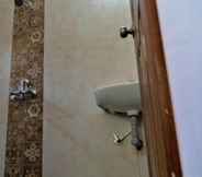 In-room Bathroom 3 Rootsvilla Hostel Goa