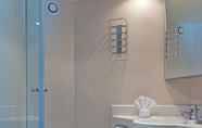 In-room Bathroom 5 MS Select Bellejour - Düsseldorf