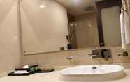 In-room Bathroom 5 Kpm Tripenta Hotel