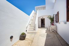 Exterior Lindian Polis