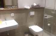 In-room Bathroom 4 Hotel ten Hoopen