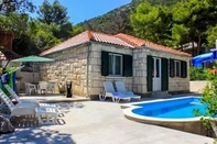 Swimming Pool House Ana