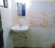 In-room Bathroom 2 Yercaud Grand Inn Hotels & Resorts