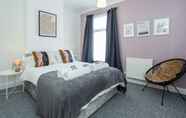 Kamar Tidur 6 Cosy Home Near Station, Parking, Netflix, Sleeps 5