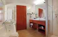 In-room Bathroom 5 SEETELHOTEL Nautic Usedom Hotel & Spa