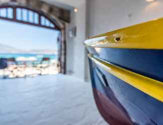 Lobby 2 Neosikos AmazingBeach House Milos Island