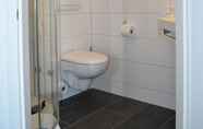 Toilet Kamar 2 Hotel Lindenallee