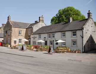 Exterior 2 The Devonshire Arms