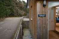 Exterior Woodlands Cottage