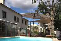 Swimming Pool Hotel les vieux Acacias