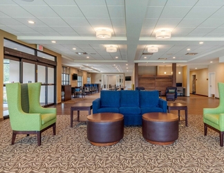 Lobby 2 Comfort Inn & Suites