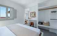 Bedroom 4 Bianco Diverso Suites