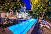 Swimming Pool Villa Donna Paola