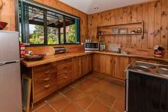 Bedroom 4 Coastal Chalet Suites