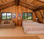 Bedroom 3 Coastal Chalet Suites