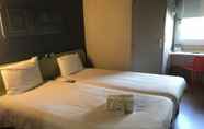 Bedroom 2 Ibis Budget Arles Sud Fourchon