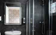 In-room Bathroom 3 Hotel Manzanito