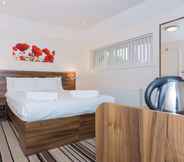 Kamar Tidur 6 Metro Service Apartments-Langley House