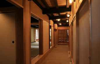 Lobby 4 Traditional Japanese Apartment Tonari