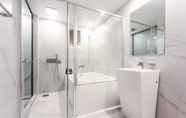 Toilet Kamar 5 Browndot Hotel - Gold