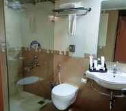 In-room Bathroom 2 SRM Hotel Trichy