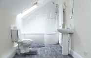 Toilet Kamar 3 Nottingham Serviced Accommodations