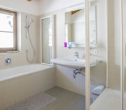 In-room Bathroom 5 Haus Wailand by Alpin Bookings