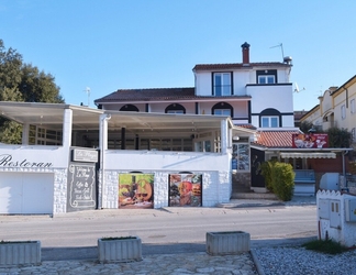 Exterior 2 Apartments La Playa